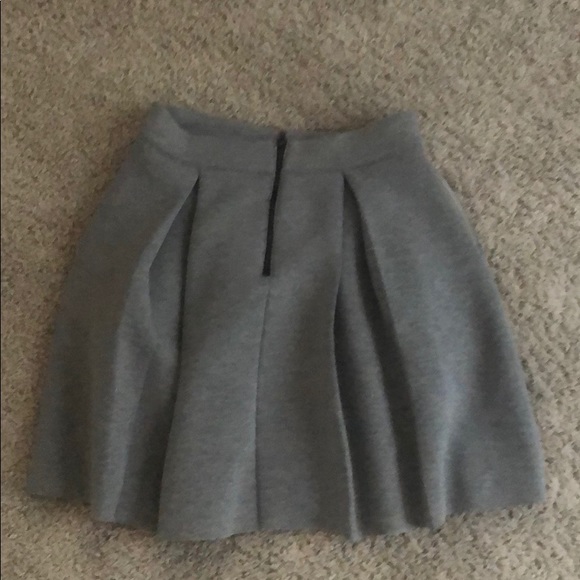 Gray skirt - Picture 2 of 2